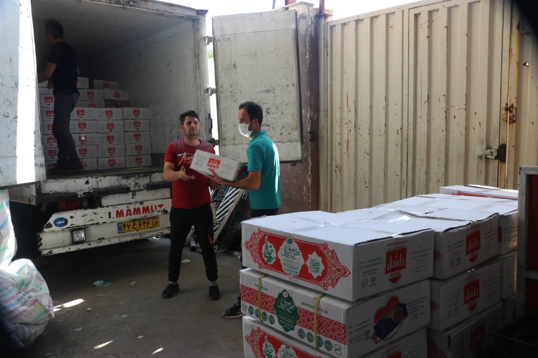 توزيع يک هزار و ۲۰۰ بسته گوشت در بين خانواده هاي نيازمند