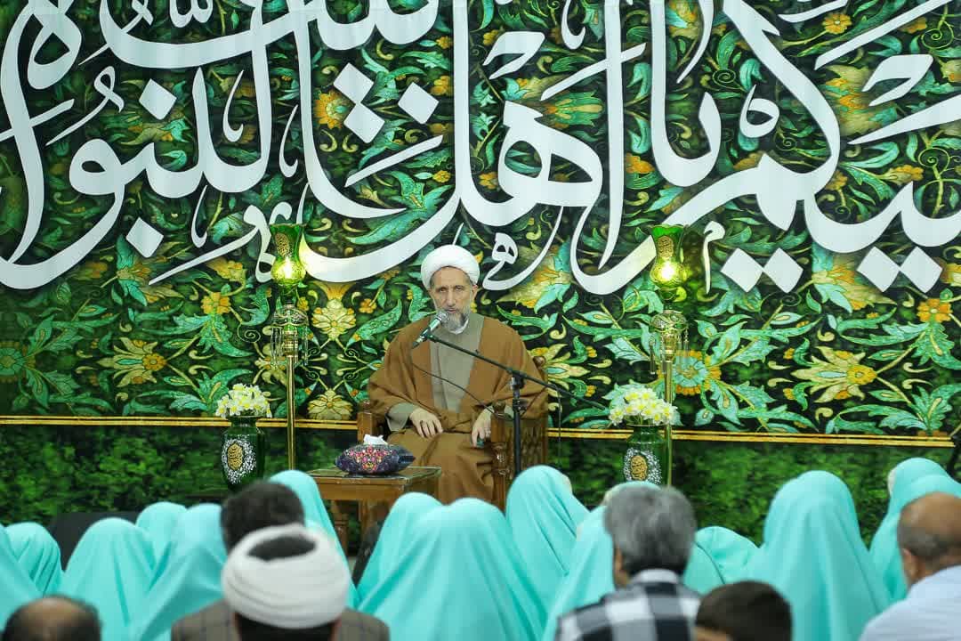حضرت معصومه (س) الگويي کامل در علم و ادب و تقواست